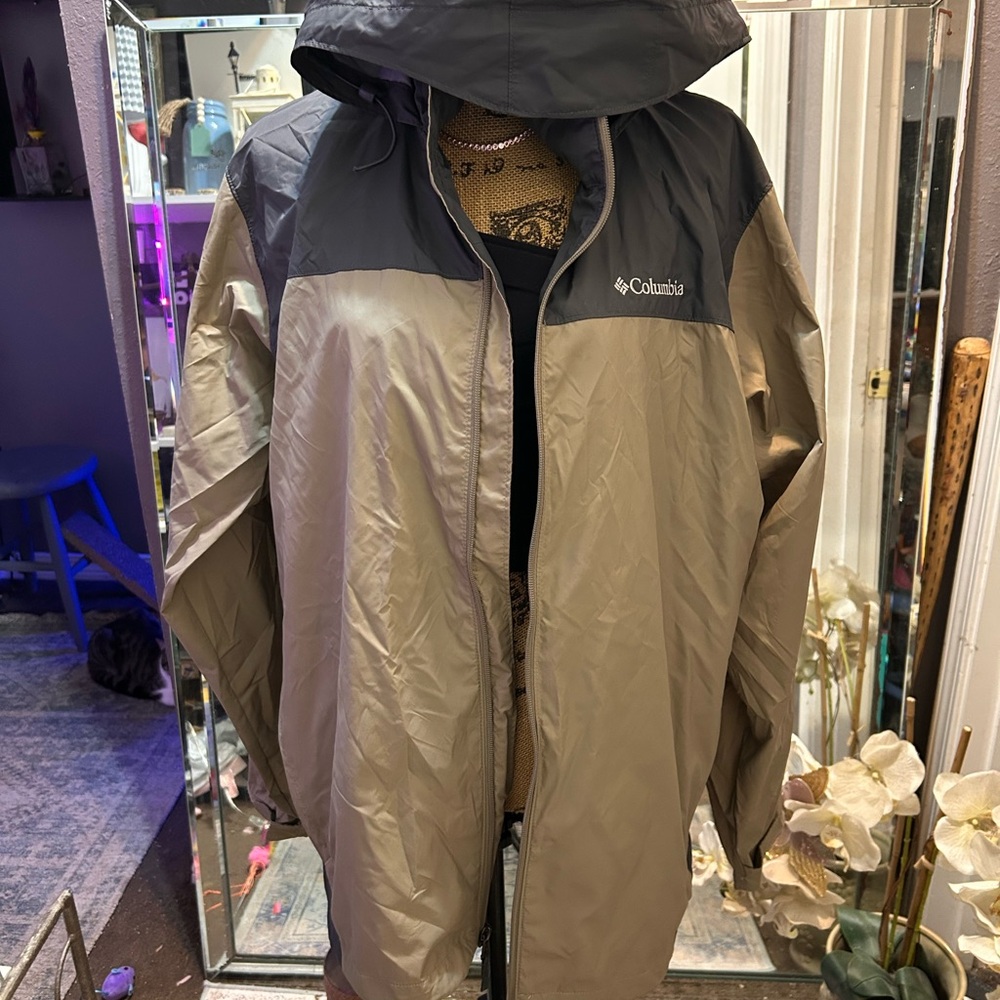 Columbia Men's Two-Tone Raincoat